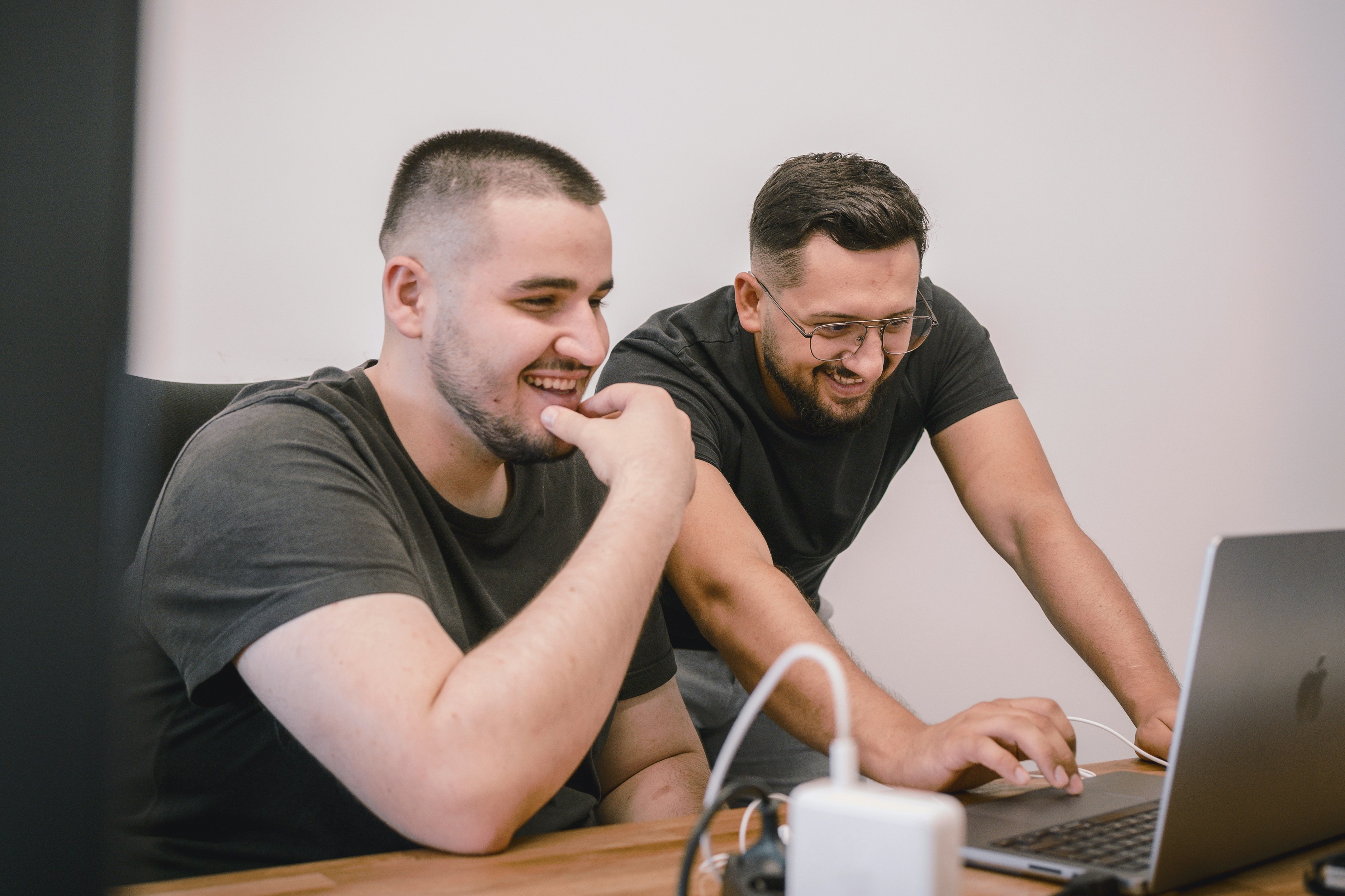 Friendly support at a computer